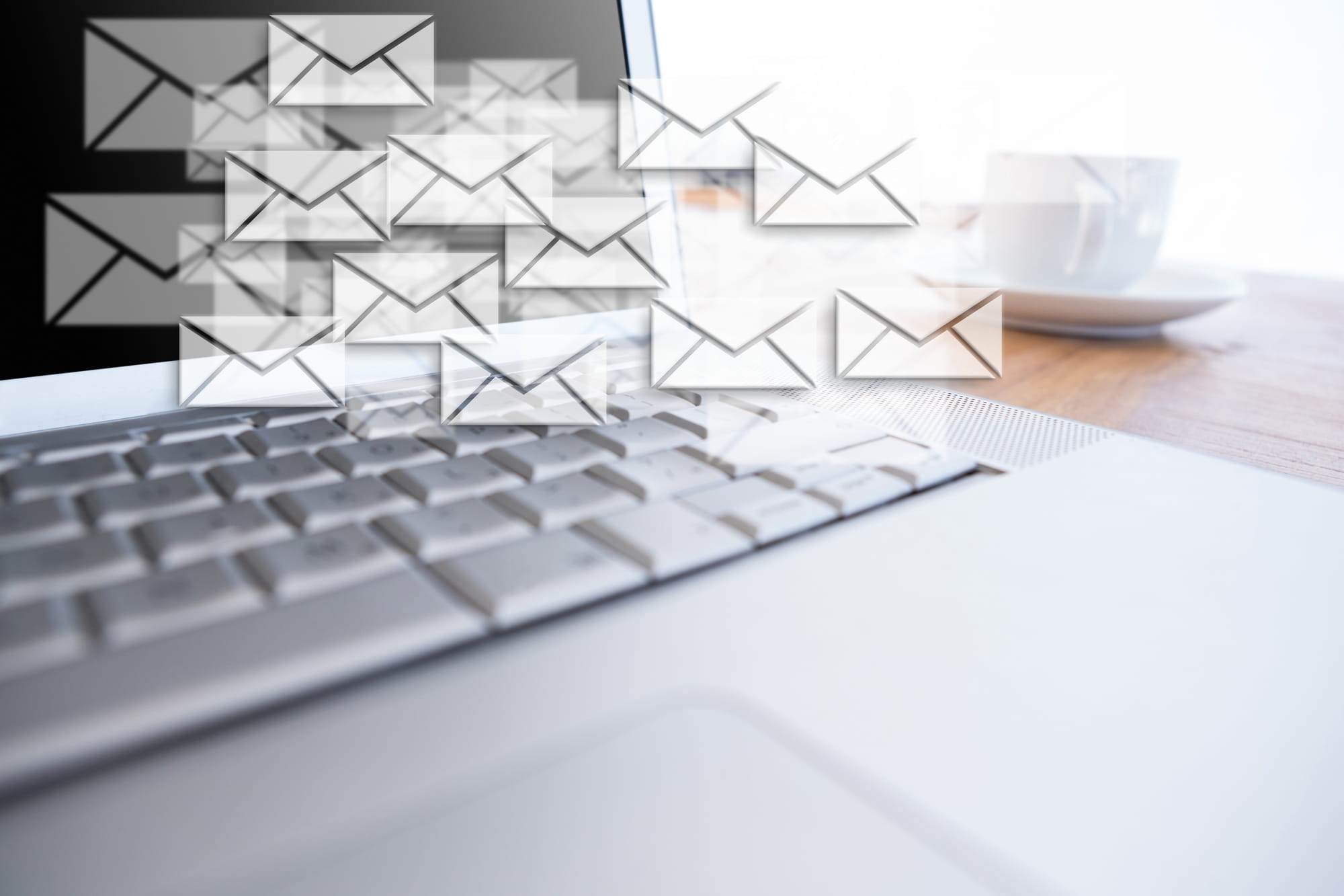 Van egy több száz e-mail címet tartalmazó DM listánk. Használhatjuk?